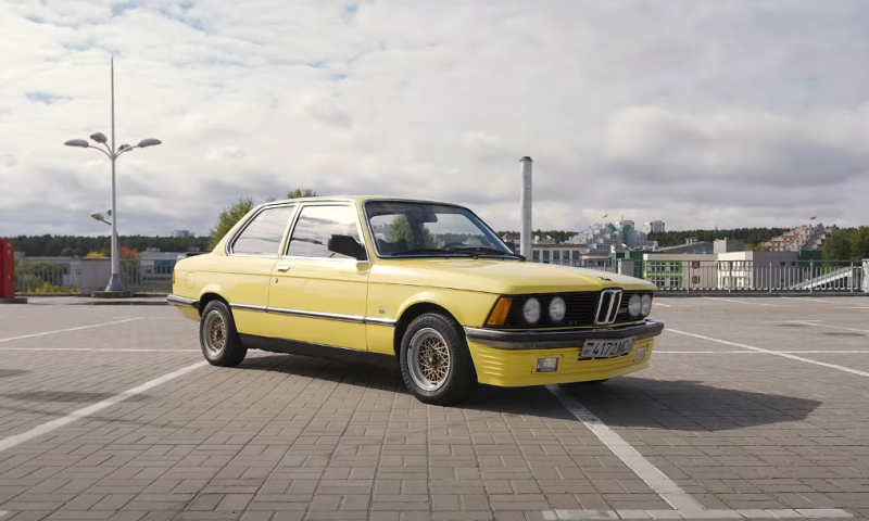 Read more about the article BMW Е21 – самая первая «Тройка» в серии