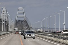 Read more about the article На Крымском мосту образовалась пробка из тысячи машин