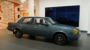 Read more about the article Москвич-2142 «Иван Калита» – самый роскошный автомобиль в истории завода